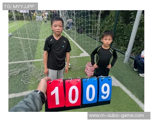 美空足球宝贝揭秘:她们如何在绿茵场上展现魅力与激情